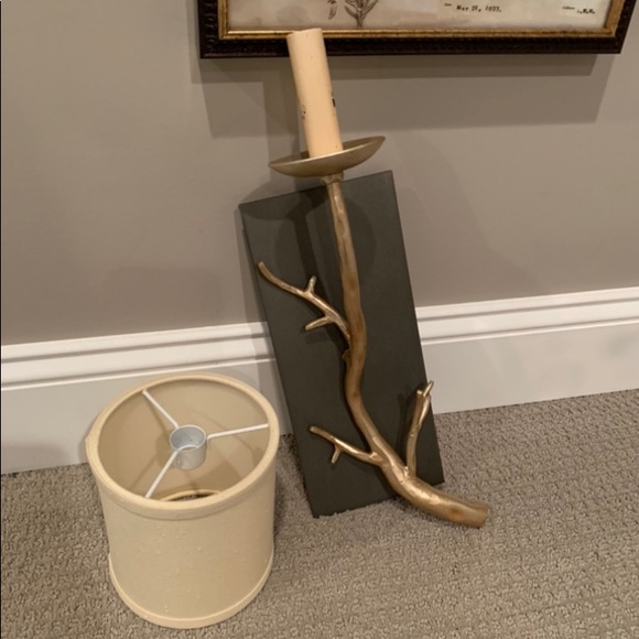 1 Sconce - Picture 2 of 2